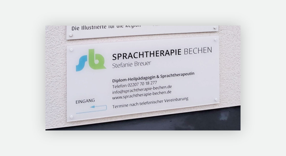 Beschilderung Hauseingang 1 Praxis Sprachtherapie Bechen