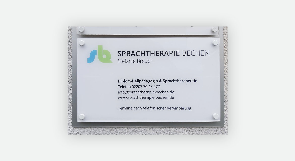 Beschilderung Hauseingang 2 Praxis Sprachtherapie Bechen